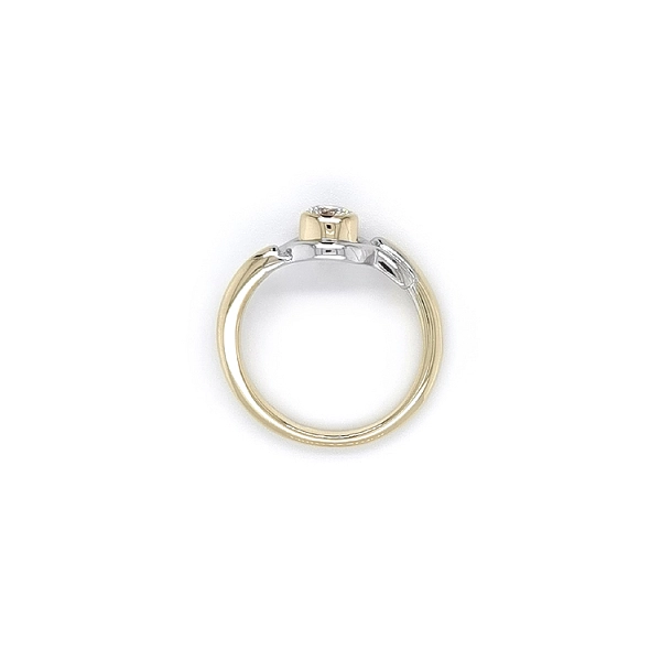 Ring with Zircon made of Combination Gold