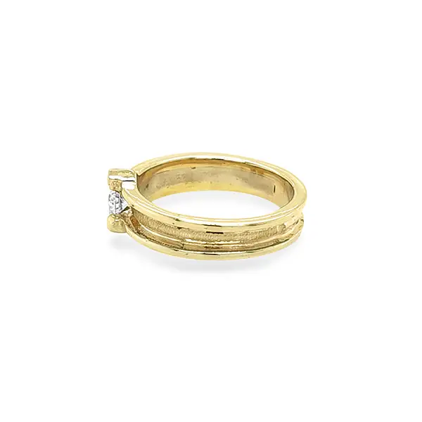 Gold Ring with Zircon