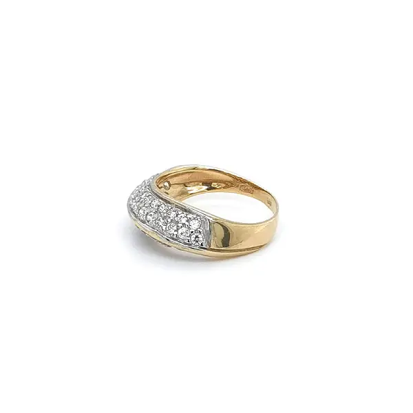 Ring with Zirconias in Gold Combination