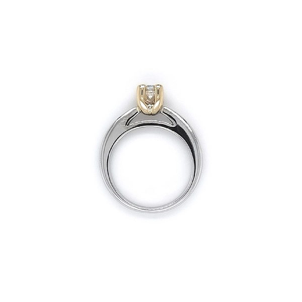 Engagement Ring with Zircon made of Combined Gold