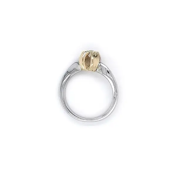 Ring with Zircon made of Combination Gold