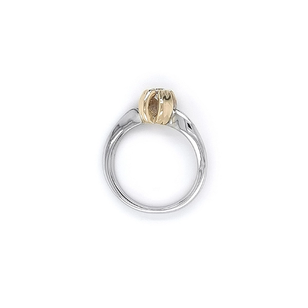Ring with Zircon made of Combination Gold