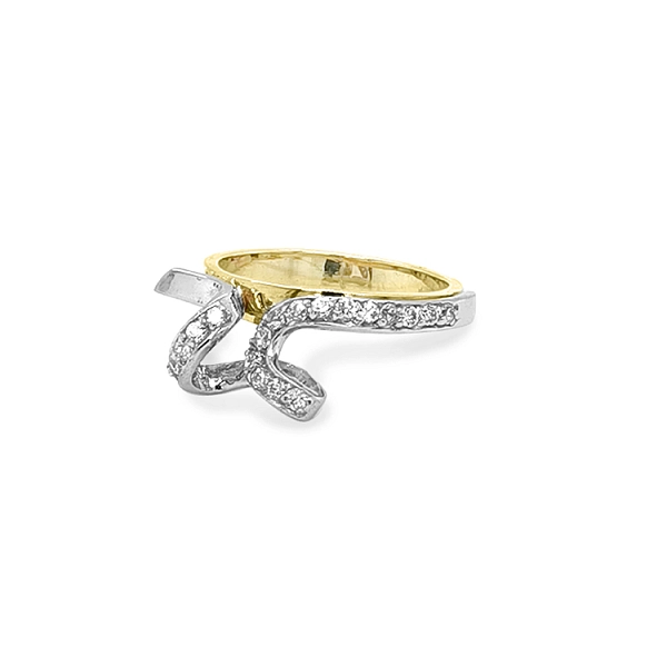 Gold Ring with Zircons