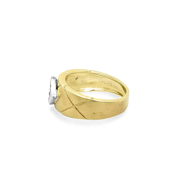 Gold Ring with Zircons