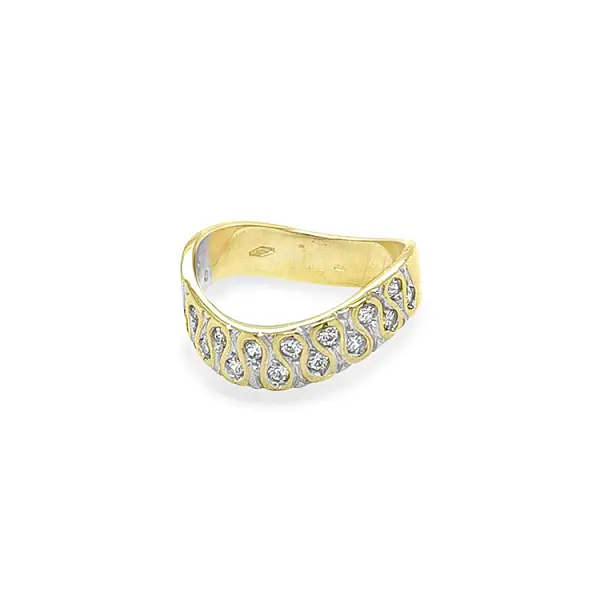 Gold Ring with Zircons