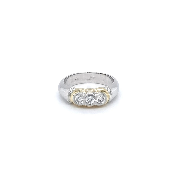 Ring with Zirconias in Gold Combination
