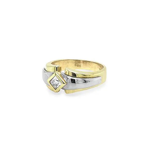 Gold Ring with Zircon made of Combined Gold