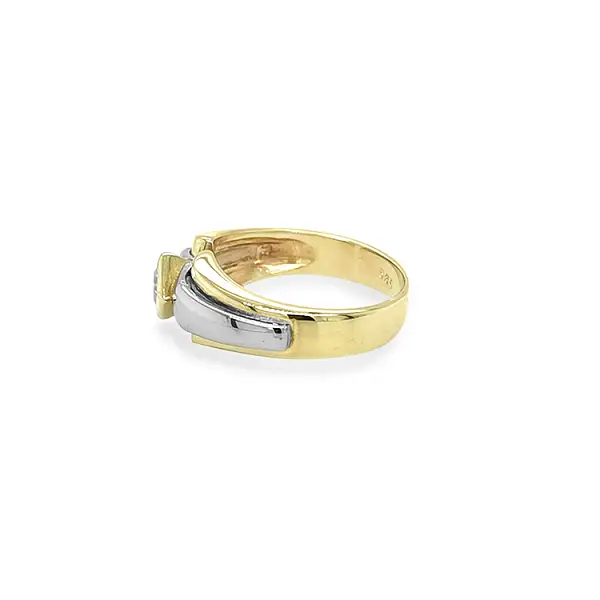 Gold Ring with Zircon made of Combined Gold