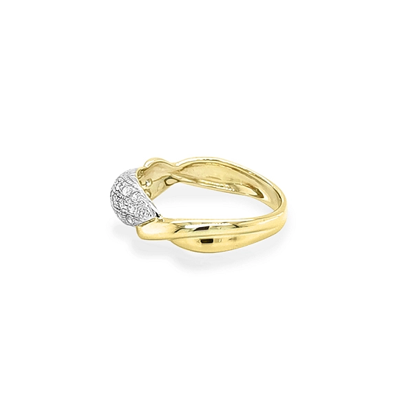 Gold Ring with Zircons