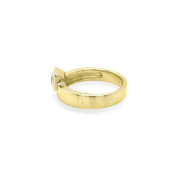 Gold Ring with Zircon