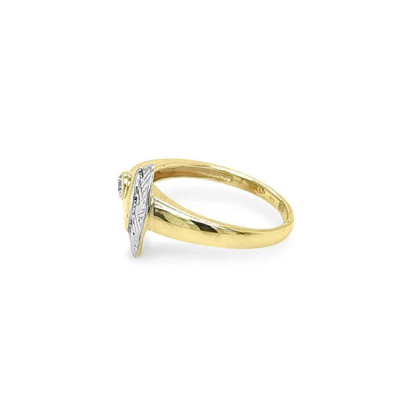 Gold Ring with Zircon made of Combined Gold
