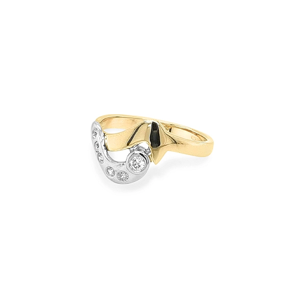 Gold Ring with Zircones made of Combined Gold