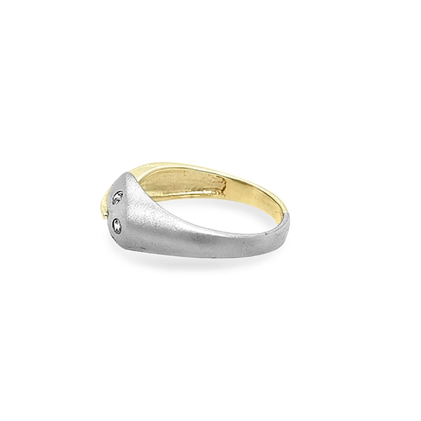 Gold Ring with Zircons