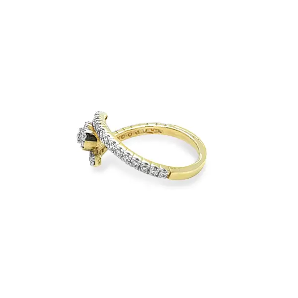 Gold Ring with Zircons