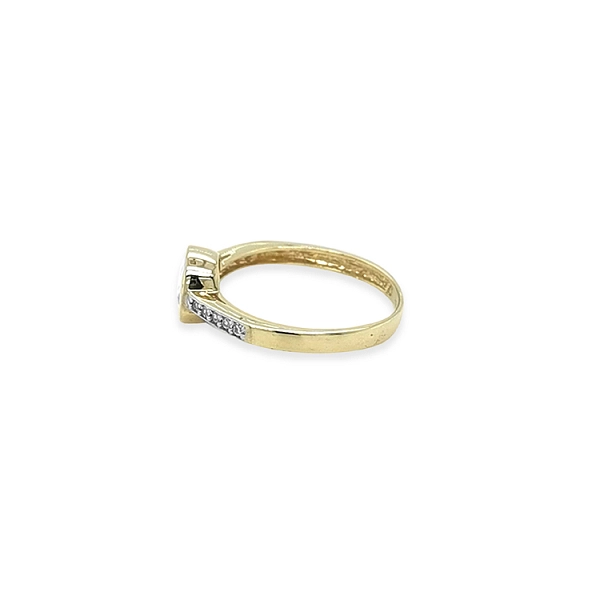 Gold Engagement Ring with Zircones