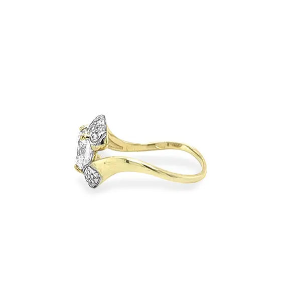 Gold Engagement Ring with Zircones