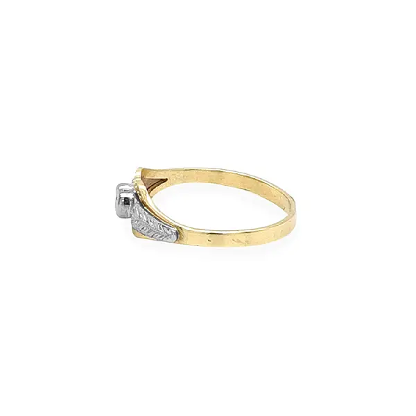 Gold Ring with Zircon made of Combined Gold