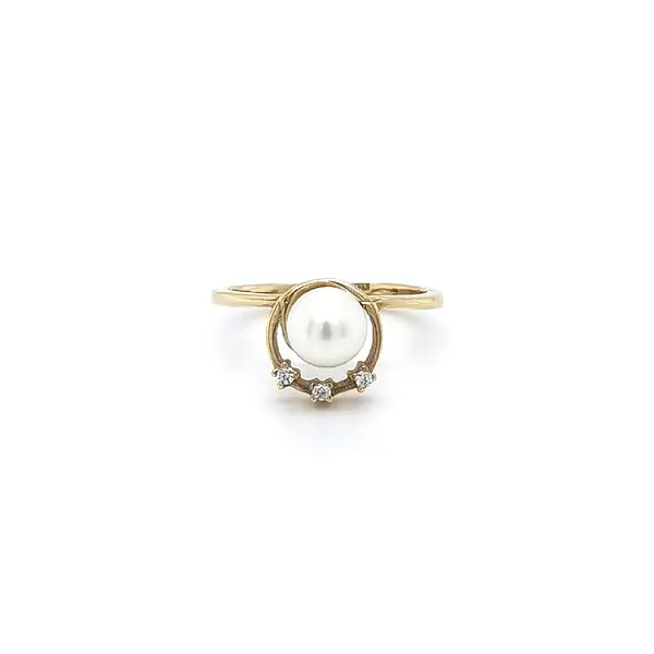Gold Ring with Pearl and Zircones