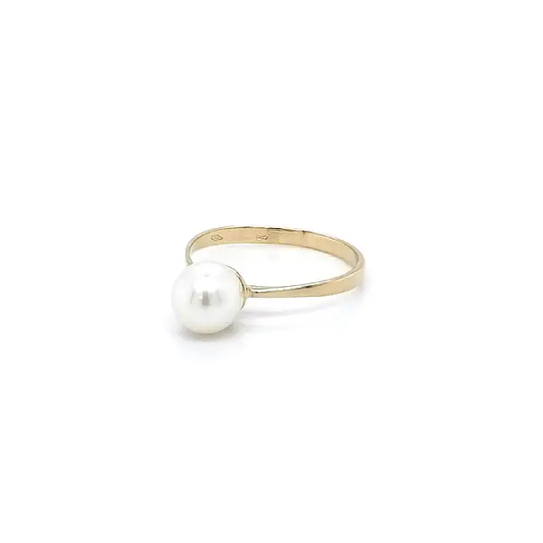 Gold Ring with Pearl