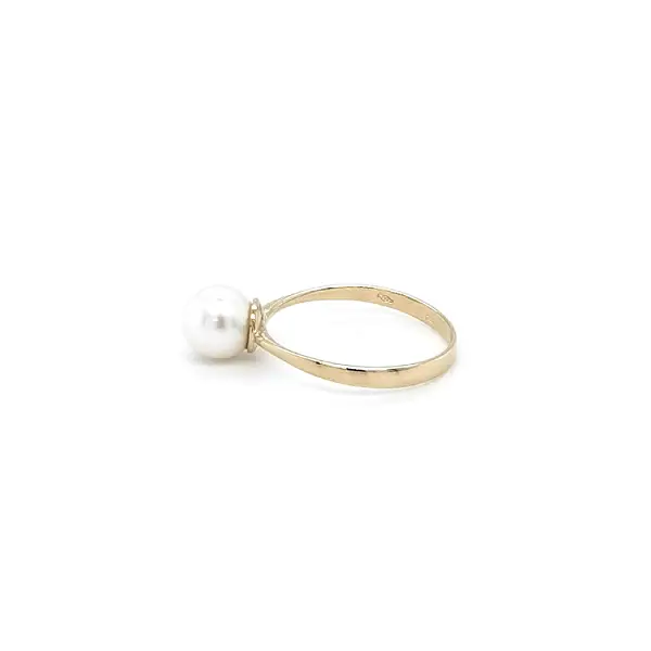 Gold Ring with Pearl