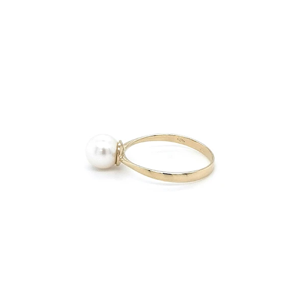Gold Ring with Pearl