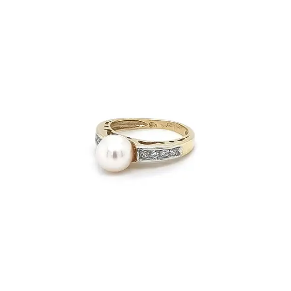 Ring with Pearl of Combination Gold