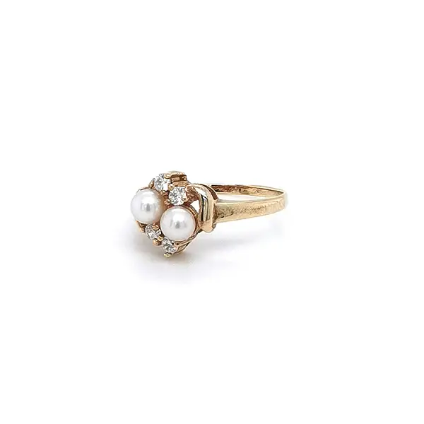 Gold Ring with Pearls and Zircons