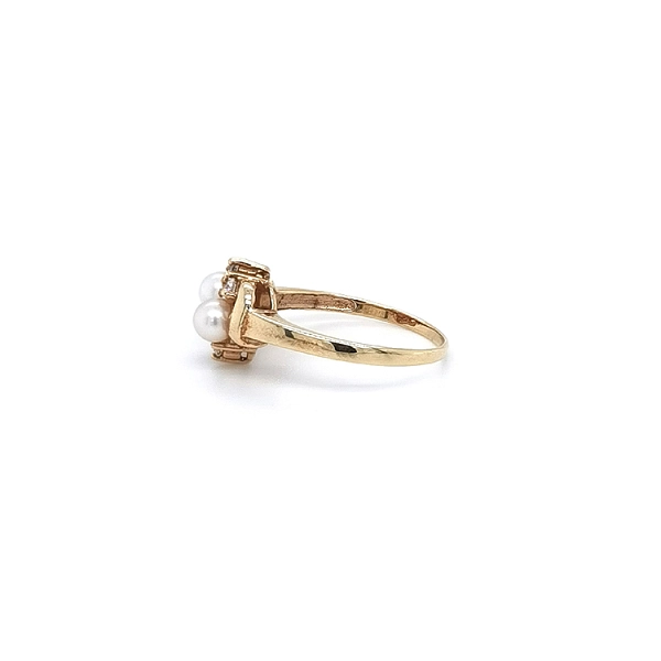 Gold Ring with Pearls and Zircons