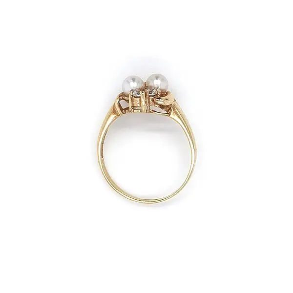 Gold Ring with Pearls and Zircons