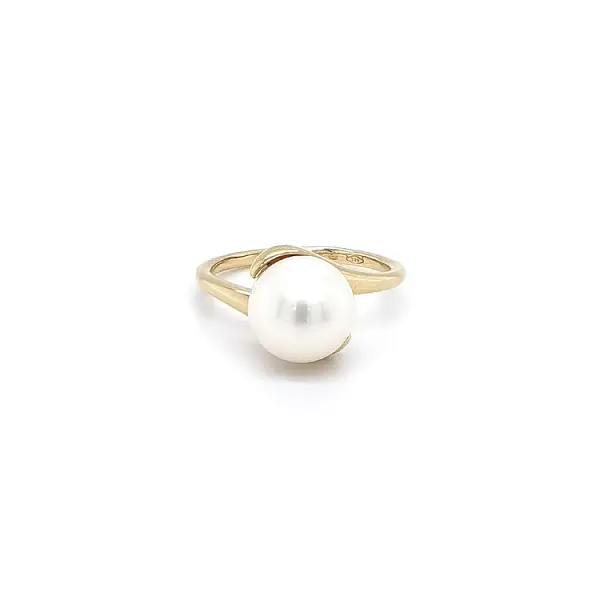 Gold Ring with Pearl
