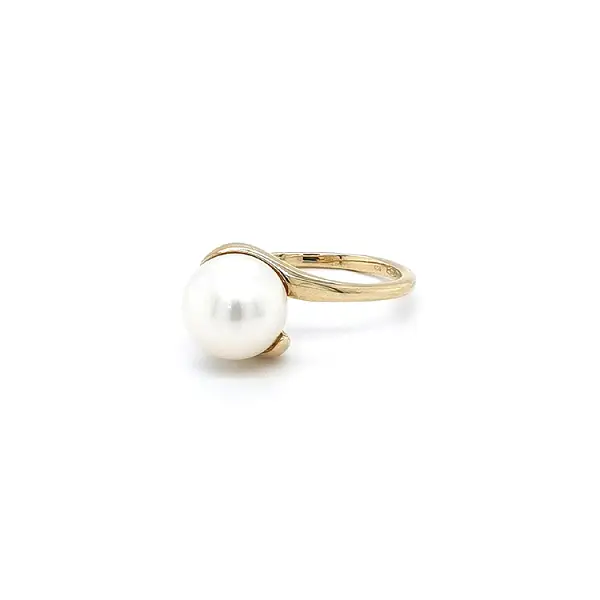 Gold Ring with Pearl