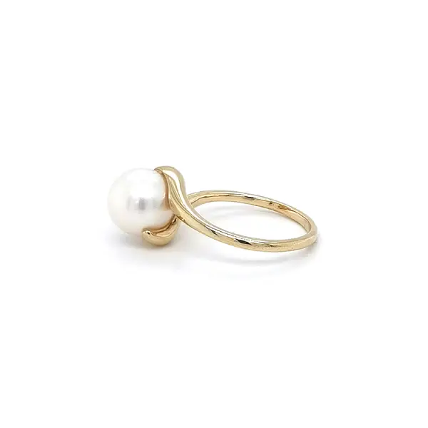 Gold Ring with Pearl