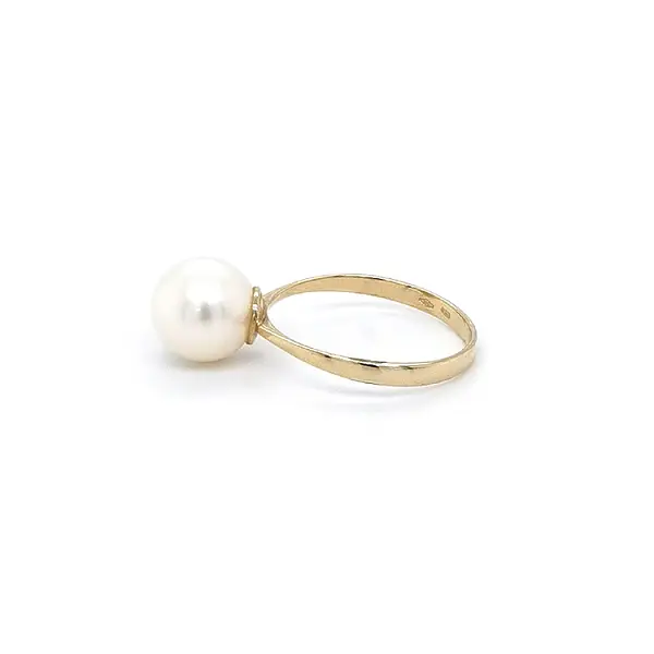 Gold Ring with Pearl