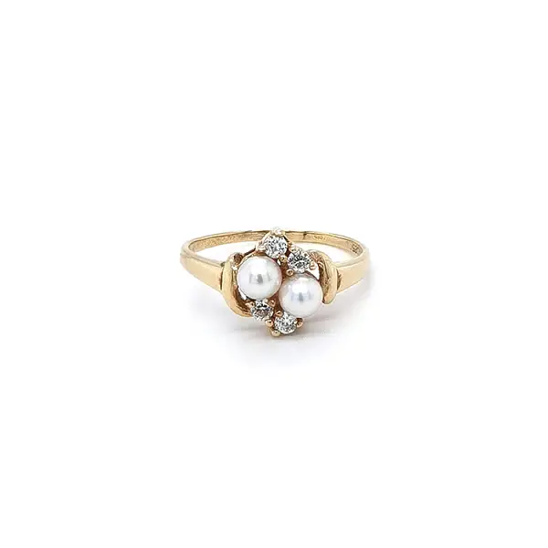Gold Ring with Pearls and Zircons