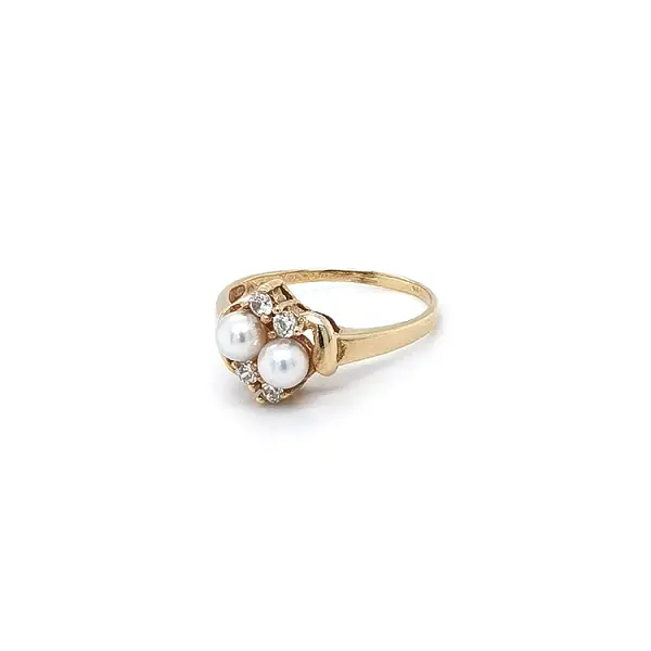 Gold Ring with Pearls and Zircons