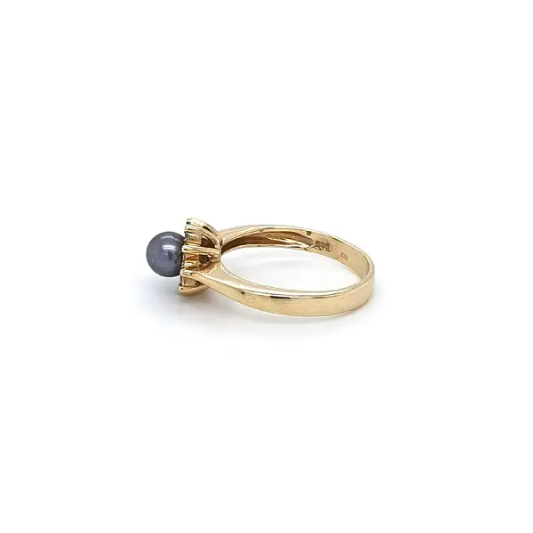 Gold Ring with Black Pearl and Zircons