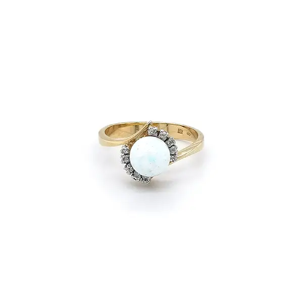 Gold Ring with Opal and Zircones