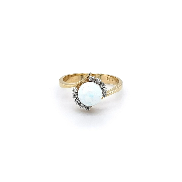 Gold Ring with Opal and Zircones