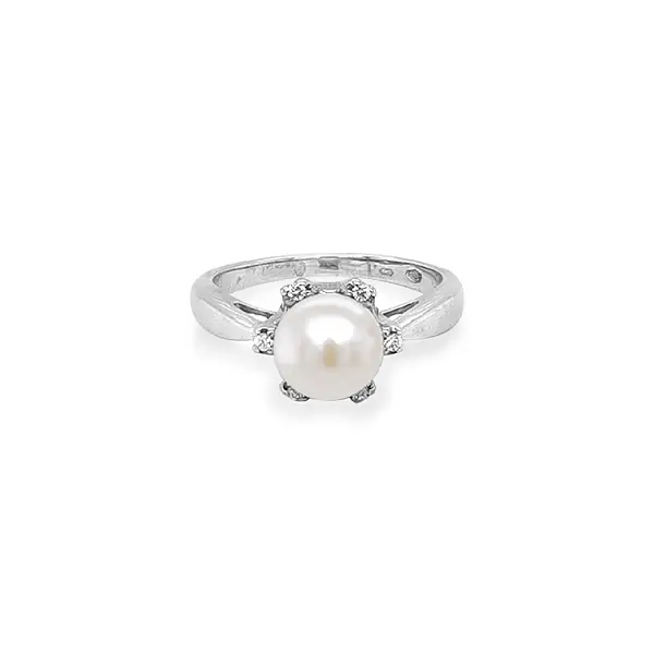 Gold Ring with Pearl and Zircones