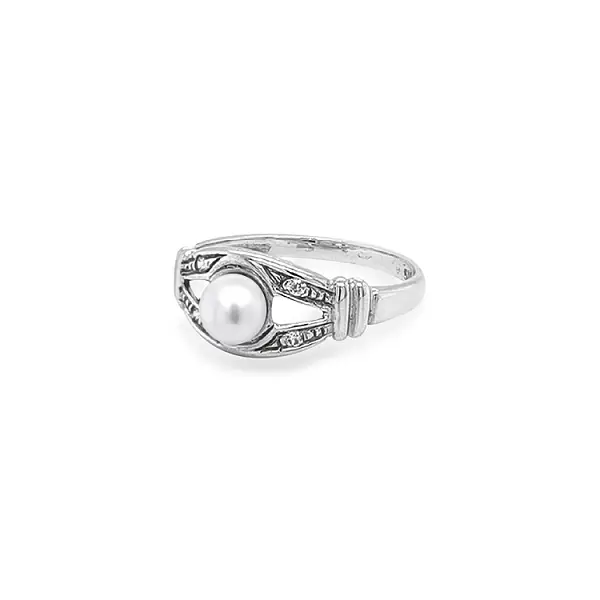 Gold Ring with Pearl and Zircones