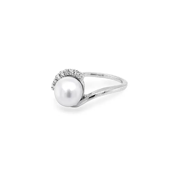 Gold Ring with Pearl and Zircones