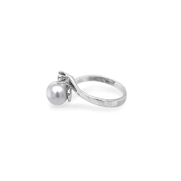 Gold Ring with Pearl