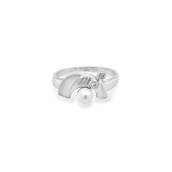 Gold Ring with Pearl and Zircones