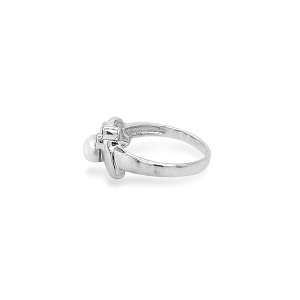 Gold Ring with Pearl and Zircones