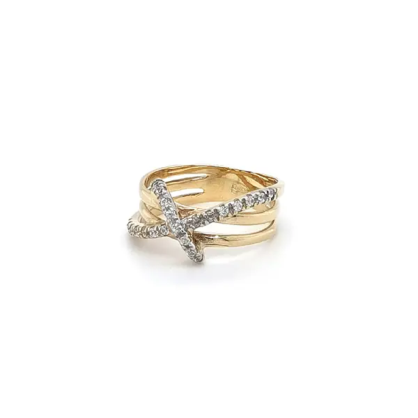 Ring with Zirconias in Gold Combination