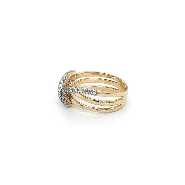Ring with Zirconias in Gold Combination