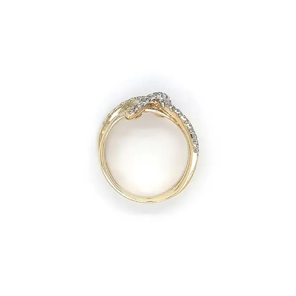 Ring with Zirconias in Gold Combination