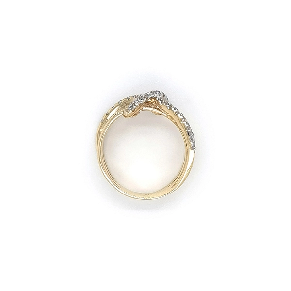 Ring with Zirconias in Gold Combination