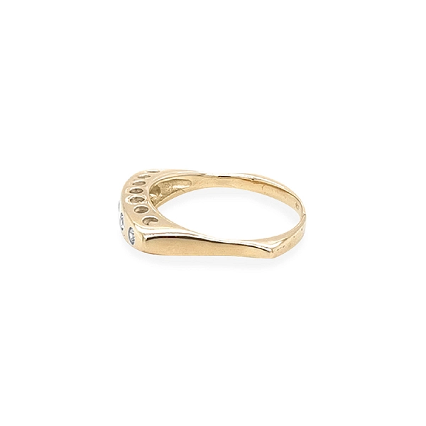 Gold Ring with Zircons