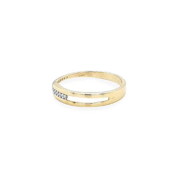 Gold Ring with Zircons